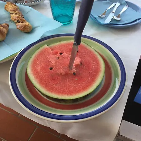 לינה וארוחת בוקר Cetta 3*